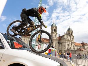 Bike-Show vor dem Kloster Einsiedeln