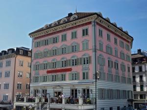 Restaurant mit rosa Fassade